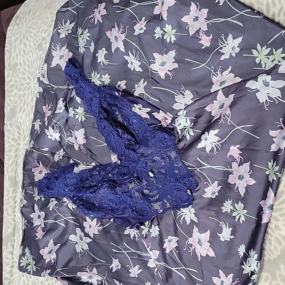 Vintage Olga Nightgown in Navy Floral Size Medium - Picture 7 of 7